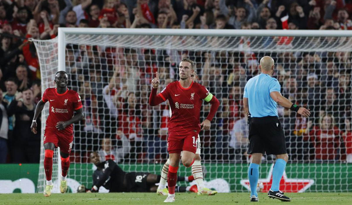 Henderson fires winner as Liverpool beat Milan in thriller